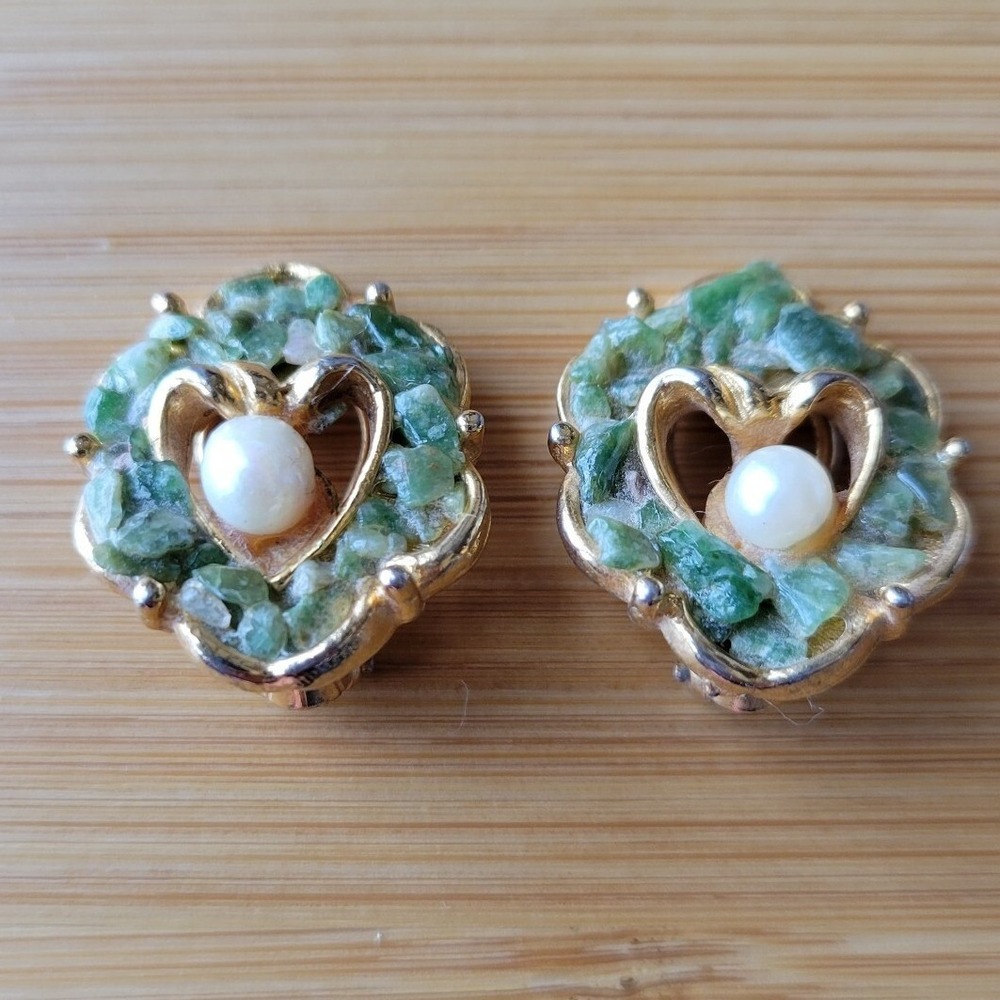 Vintage Green Jade & Pearl Clip On Earrings by Capri‎ Brushed Gold Tone